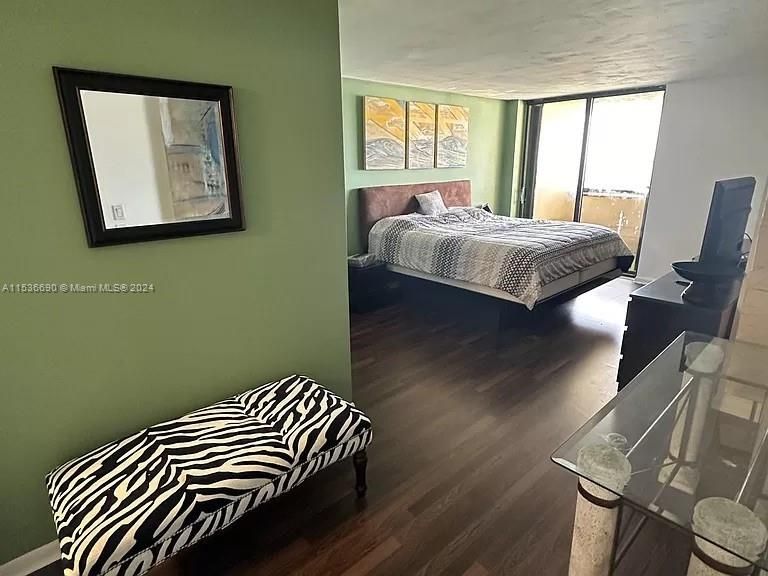 Recently Rented: $3,000 (1 beds, 1 baths, 848 Square Feet)