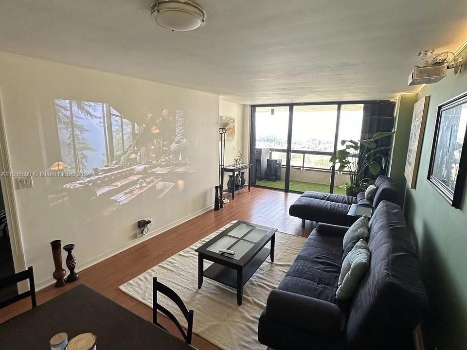 Recently Rented: $3,000 (1 beds, 1 baths, 848 Square Feet)