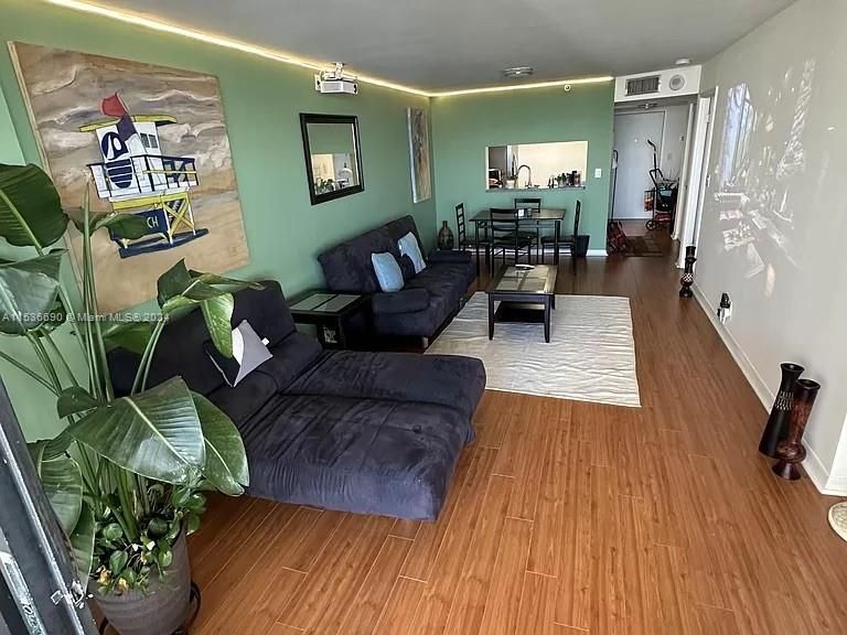 Recently Rented: $3,000 (1 beds, 1 baths, 848 Square Feet)