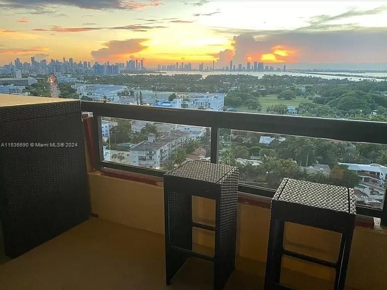 Recently Rented: $3,000 (1 beds, 1 baths, 848 Square Feet)