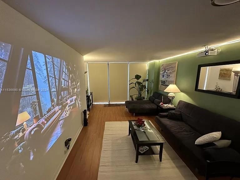 Recently Rented: $3,000 (1 beds, 1 baths, 848 Square Feet)