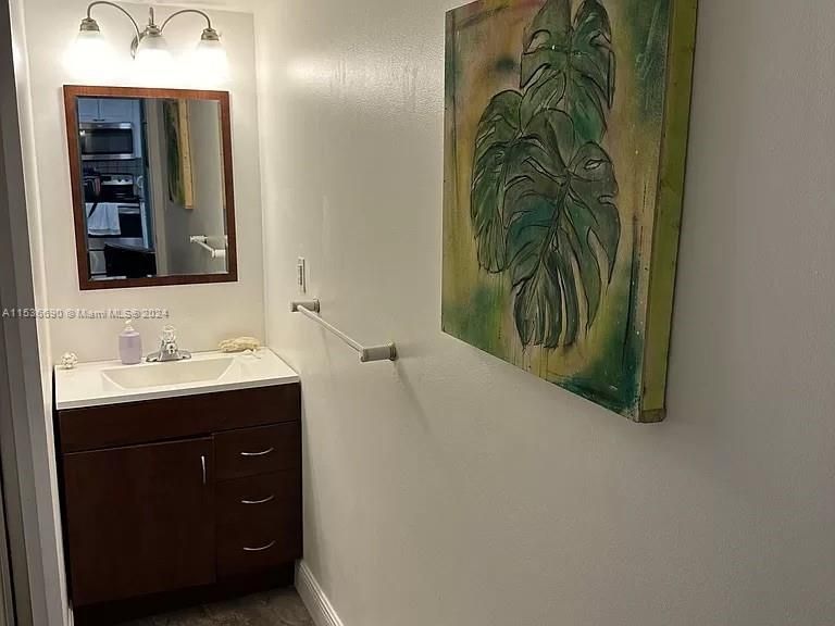 Recently Rented: $3,000 (1 beds, 1 baths, 848 Square Feet)