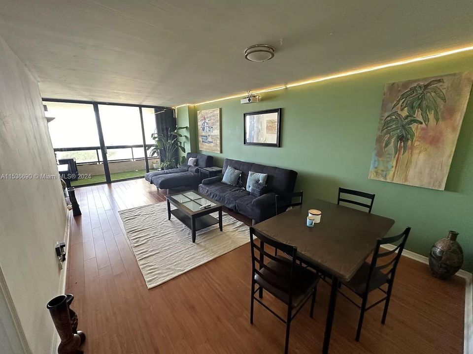 Recently Rented: $3,000 (1 beds, 1 baths, 848 Square Feet)