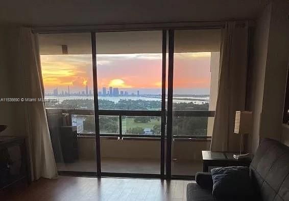 Recently Rented: $3,000 (1 beds, 1 baths, 848 Square Feet)