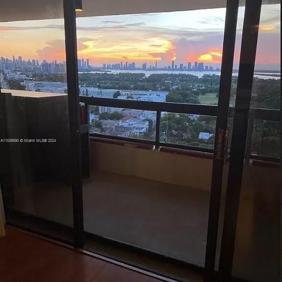 Recently Rented: $3,000 (1 beds, 1 baths, 848 Square Feet)