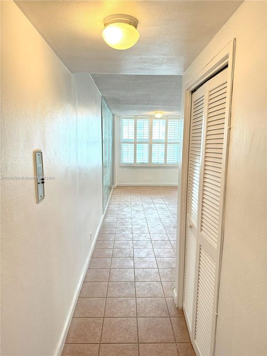 Active With Contract: $300,000 (0 beds, 1 baths, 450 Square Feet)