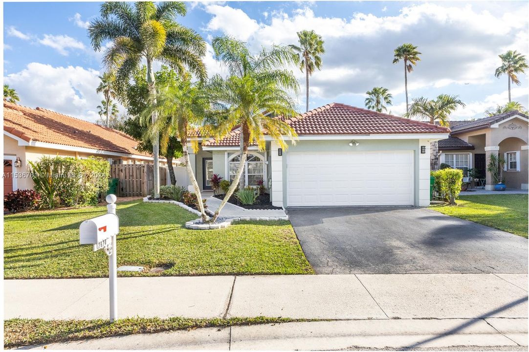 Active With Contract: $3,850 (3 beds, 2 baths, 1825 Square Feet)