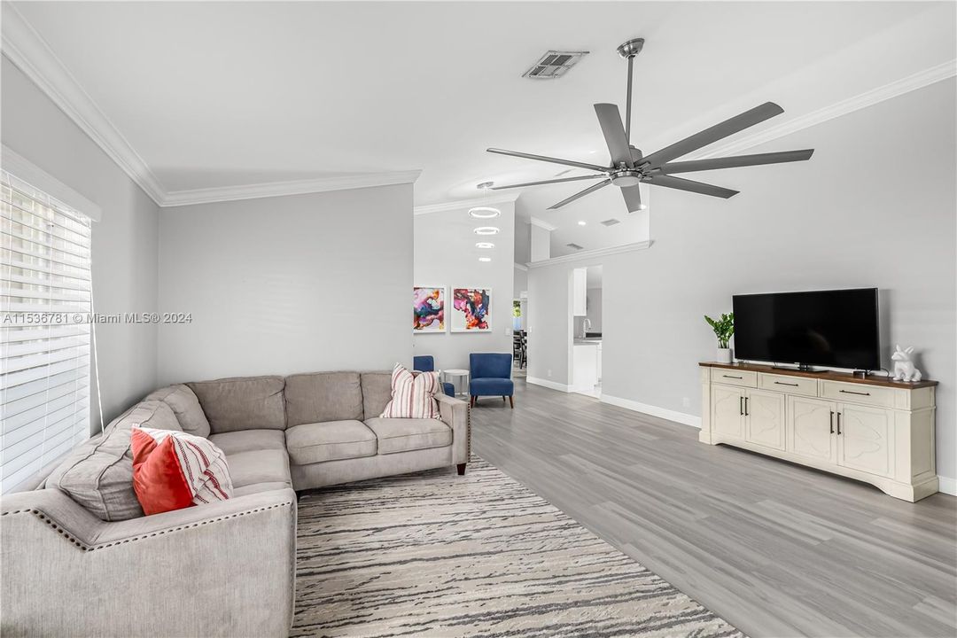 Active With Contract: $3,850 (3 beds, 2 baths, 1825 Square Feet)