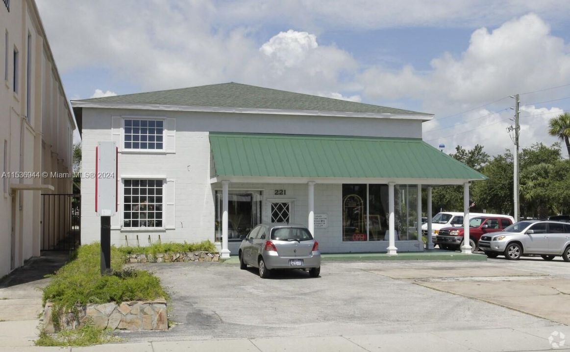 Recently Rented: $5,000 (0 beds, 0 baths, 0 Square Feet)