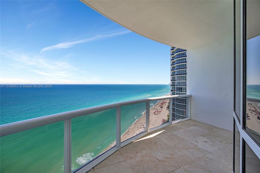 Recently Sold: $1,895,000 (2 beds, 2 baths, 1722 Square Feet)