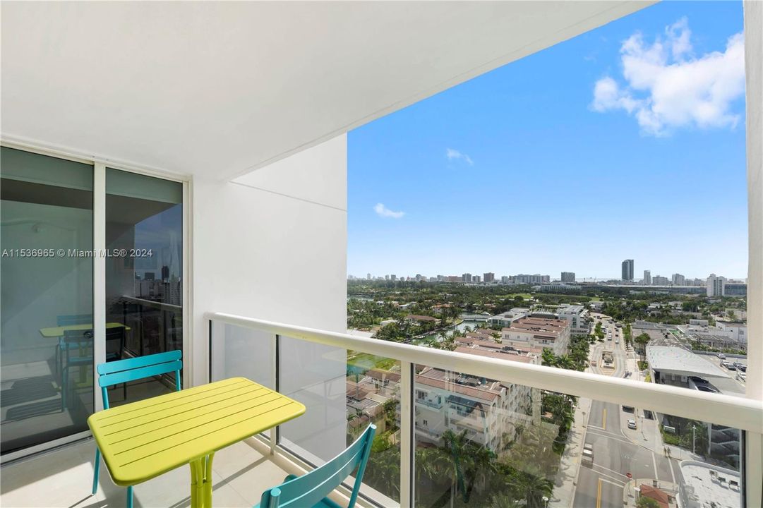 For Sale: $975,000 (2 beds, 2 baths, 1060 Square Feet)