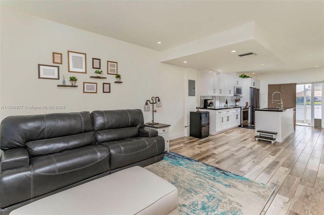 Recently Sold: $410,000 (2 beds, 2 baths, 1110 Square Feet)