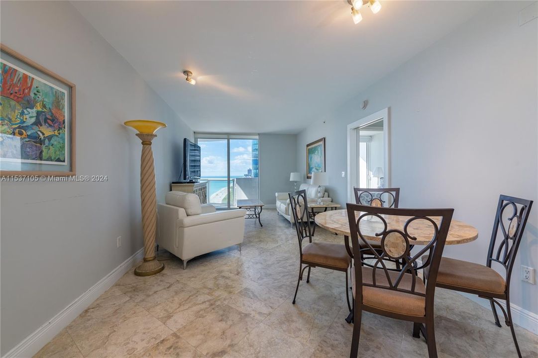 For Sale: $750,000 (1 beds, 1 baths, 683 Square Feet)
