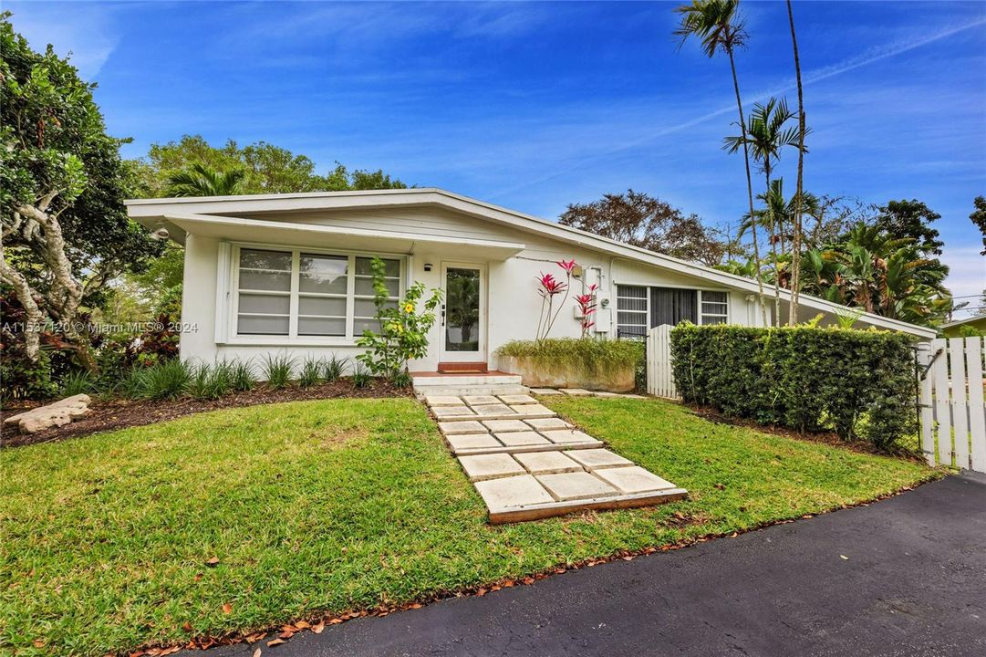 Recently Sold: $1,599,000 (3 beds, 2 baths, 1608 Square Feet)