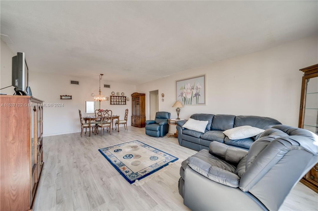 Active With Contract: $144,500 (2 beds, 2 baths, 1242 Square Feet)