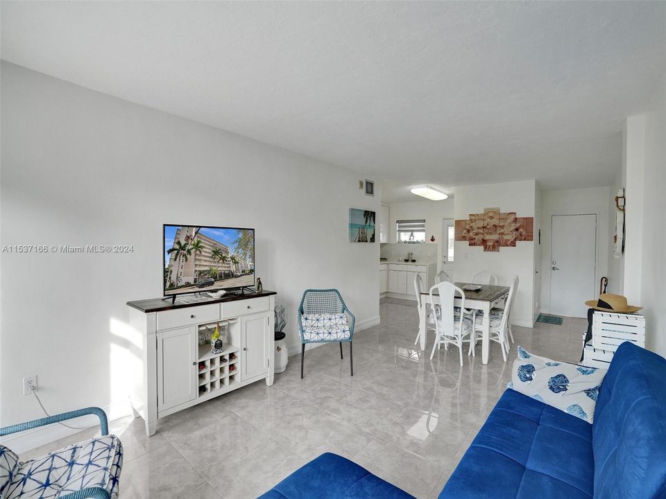 For Sale: $344,990 (1 beds, 1 baths, 730 Square Feet)