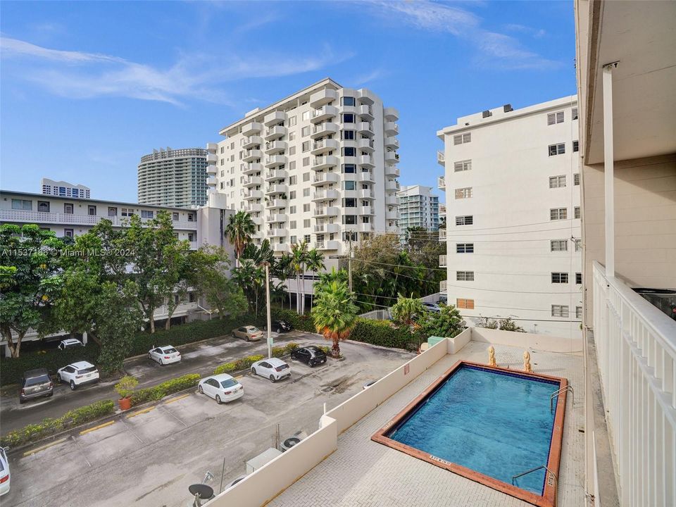 For Sale: $344,990 (1 beds, 1 baths, 730 Square Feet)