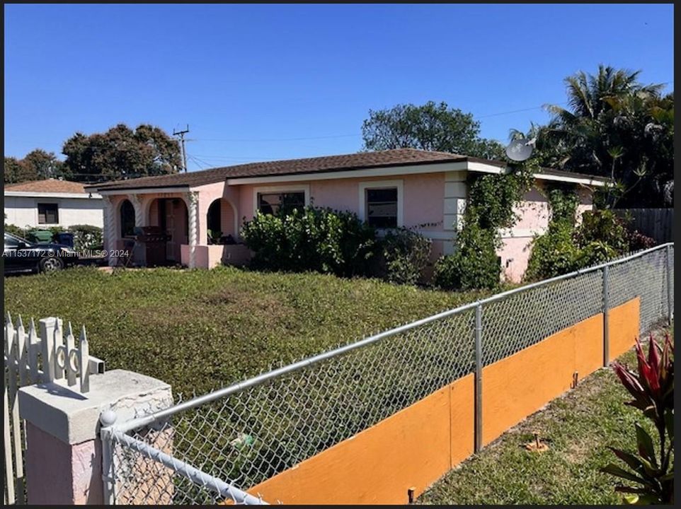 Recently Sold: $390,000 (3 beds, 1 baths, 1388 Square Feet)