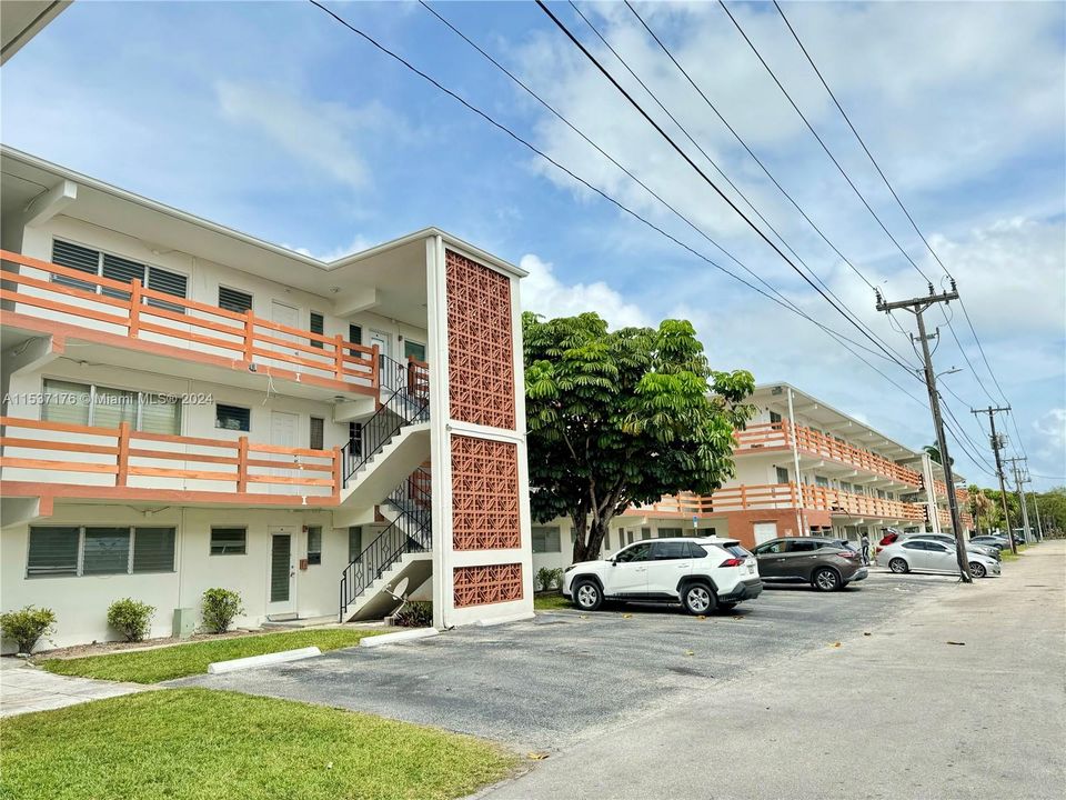 Vendido Recientemente: $170,000 (1 camas, 1 baños, 826 Pies cuadrados)