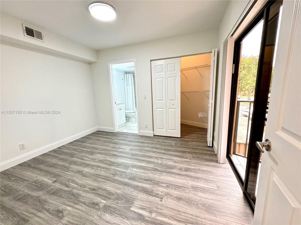 Recently Sold: $390,000 (2 beds, 2 baths, 1302 Square Feet)