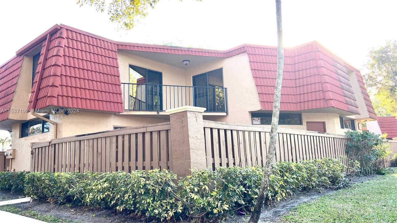 Recently Sold: $390,000 (2 beds, 2 baths, 1302 Square Feet)