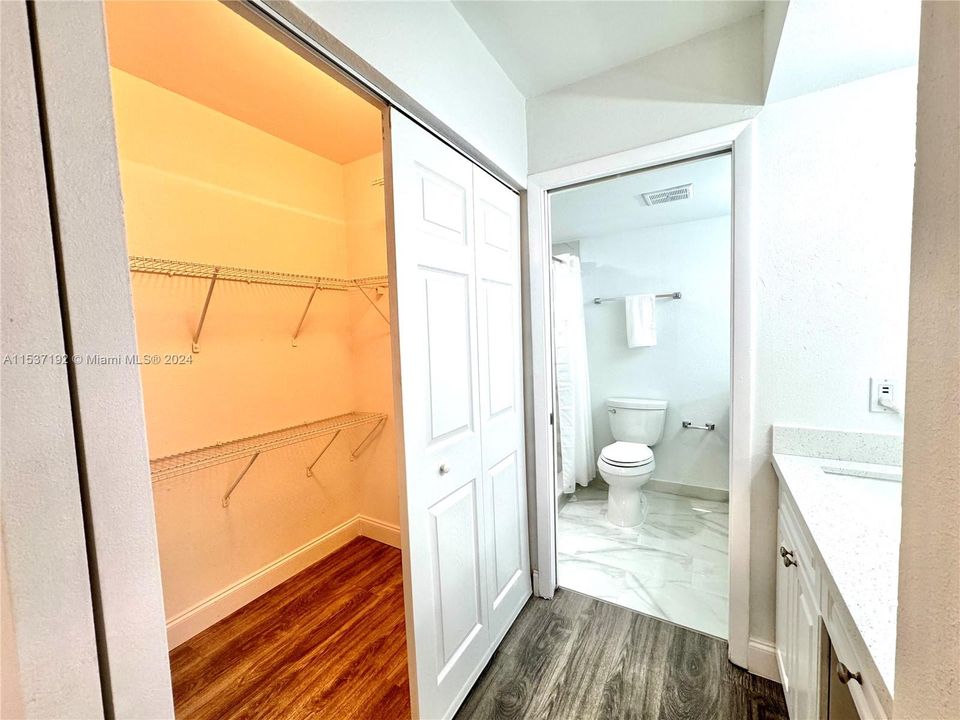 Recently Sold: $390,000 (2 beds, 2 baths, 1302 Square Feet)