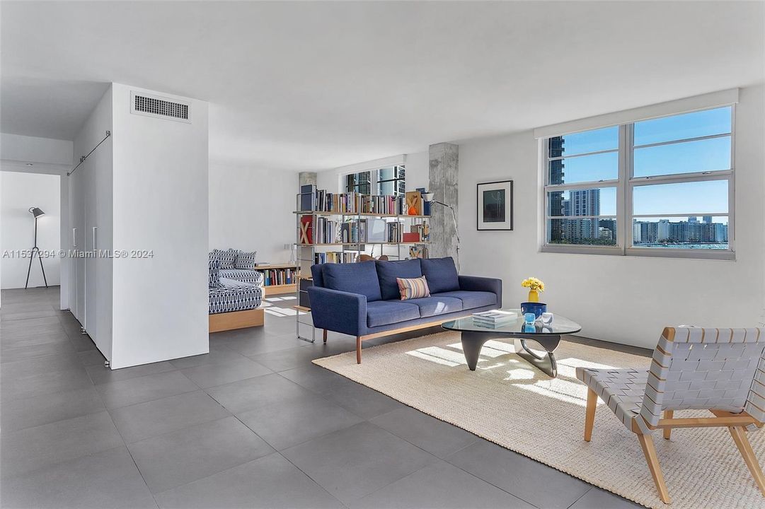 Recently Sold: $1,150,000 (2 beds, 2 baths, 1333 Square Feet)