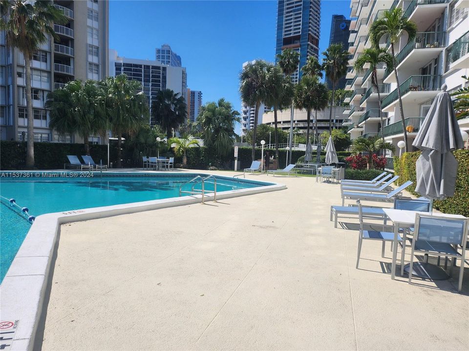 Recently Rented: $2,500 (1 beds, 1 baths, 787 Square Feet)