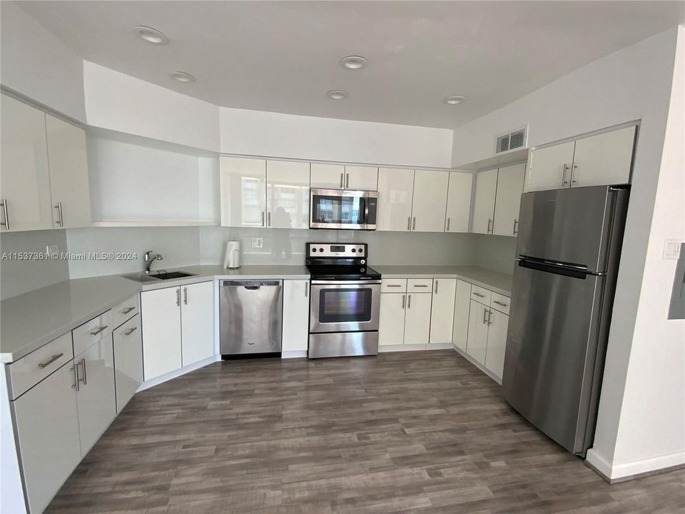 Recently Rented: $2,500 (1 beds, 1 baths, 787 Square Feet)