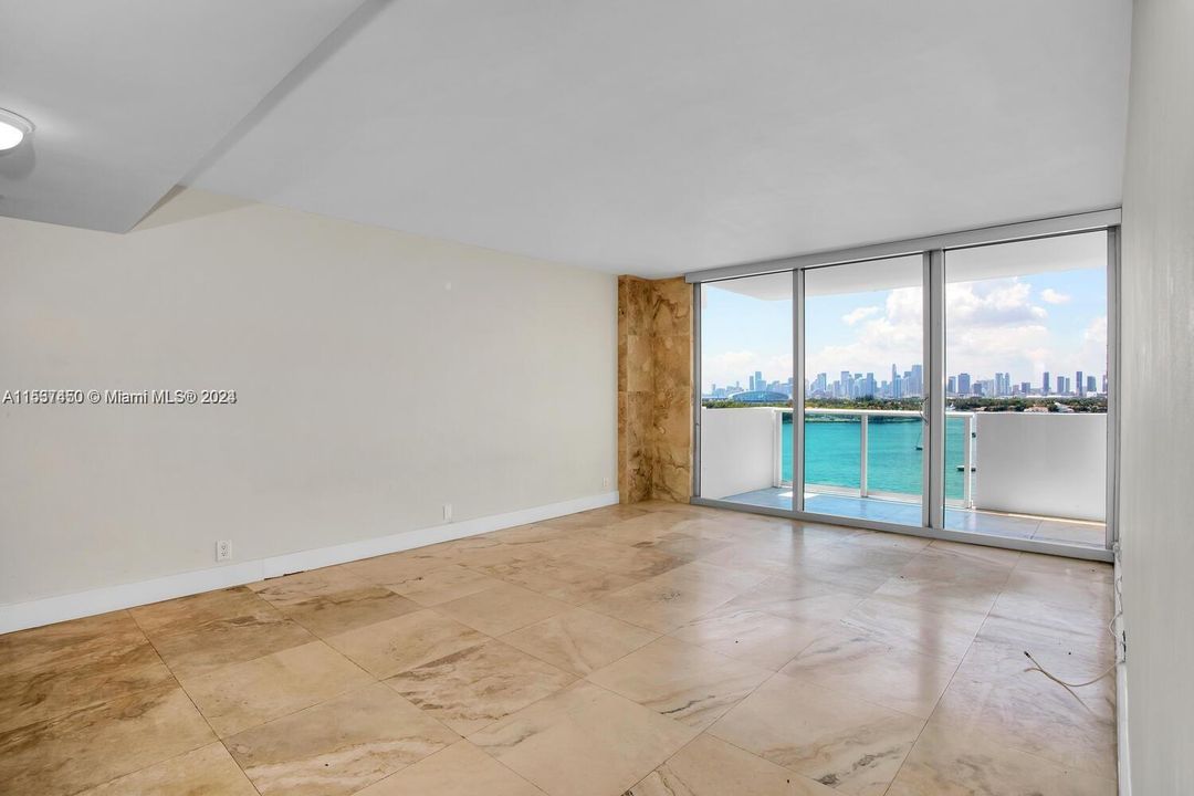 Recently Sold: $799,999 (2 beds, 2 baths, 1071 Square Feet)