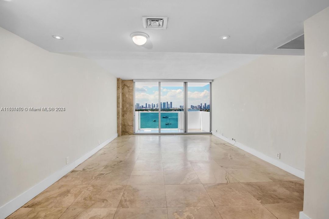 Recently Sold: $799,999 (2 beds, 2 baths, 1071 Square Feet)