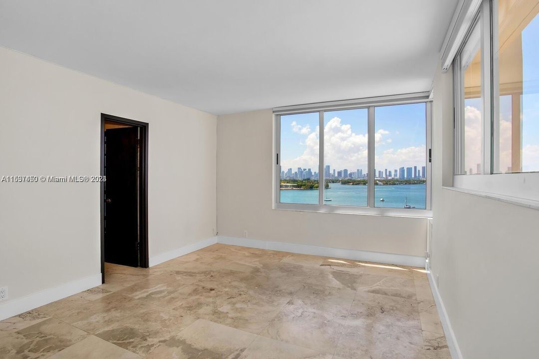 Recently Sold: $799,999 (2 beds, 2 baths, 1071 Square Feet)