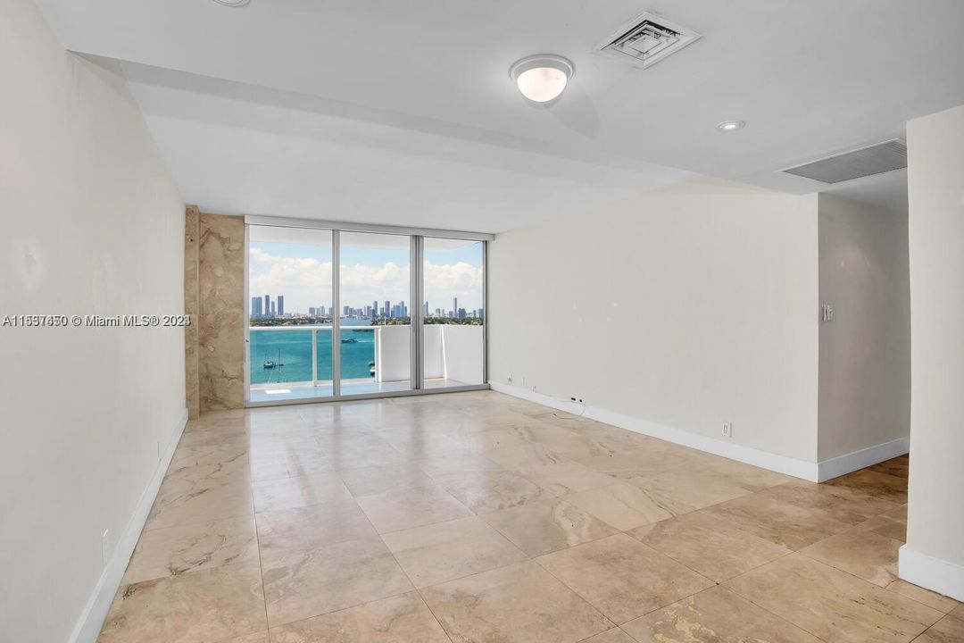 Recently Sold: $799,999 (2 beds, 2 baths, 1071 Square Feet)