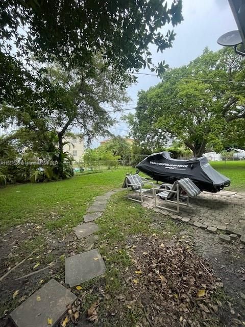 Common Back Yard for all tenants