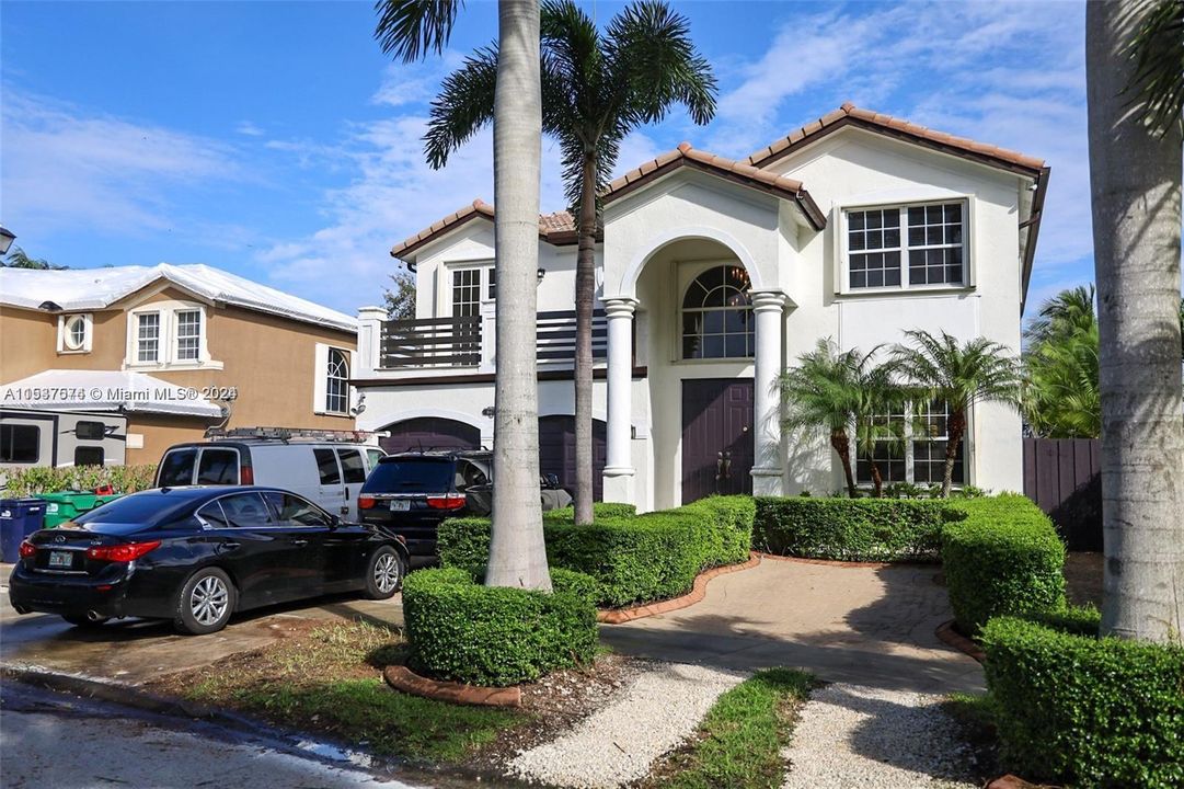 Active With Contract: $4,200 (4 beds, 3 baths, 2952 Square Feet)