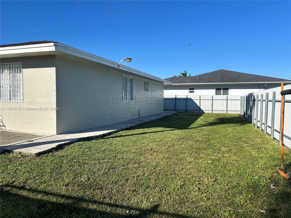 Recently Rented: $2,900 (3 beds, 2 baths, 1283 Square Feet)