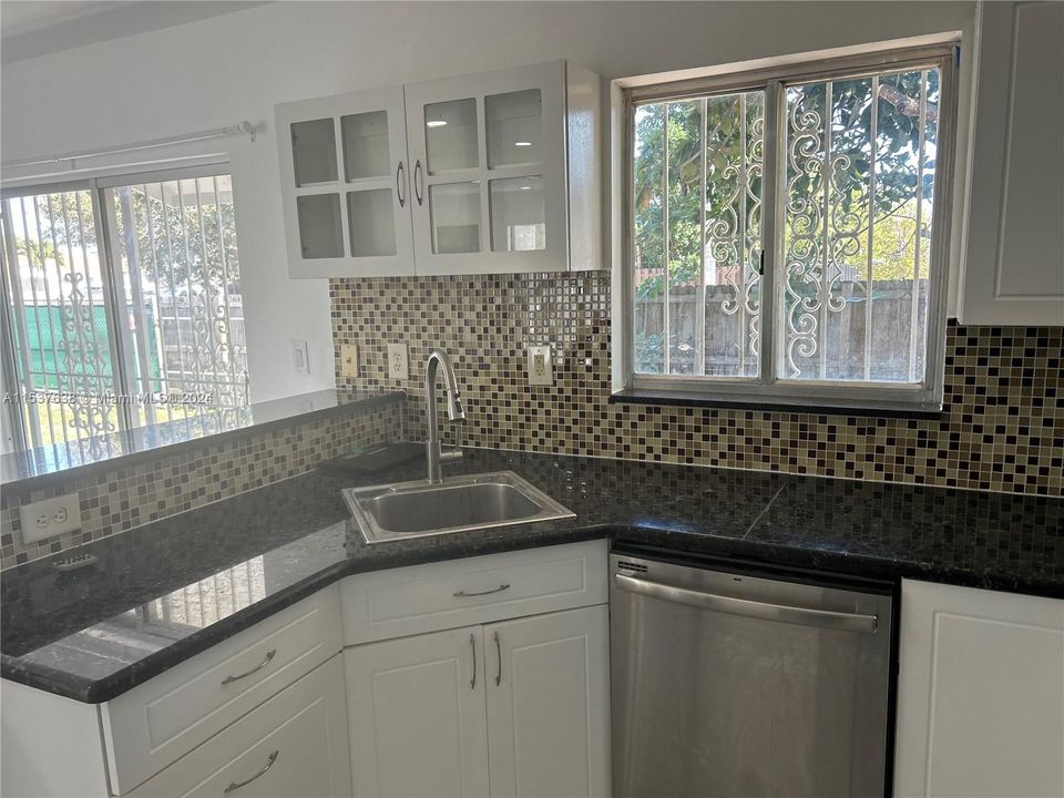 Recently Rented: $2,900 (3 beds, 2 baths, 1283 Square Feet)