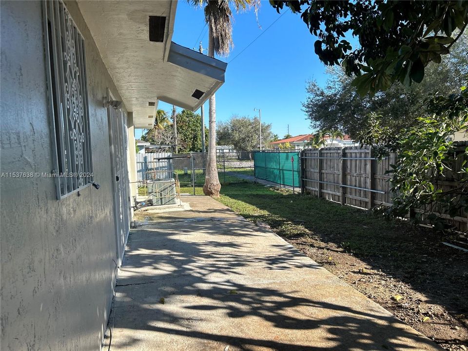 Recently Rented: $2,900 (3 beds, 2 baths, 1283 Square Feet)