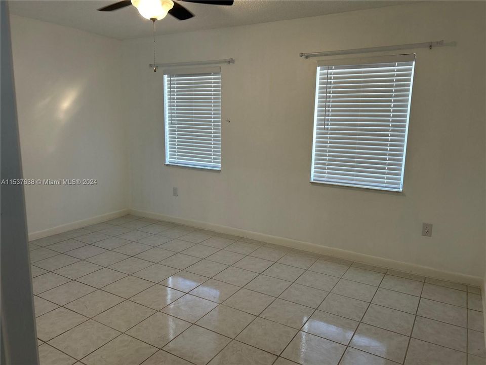 Recently Rented: $2,900 (3 beds, 2 baths, 1283 Square Feet)