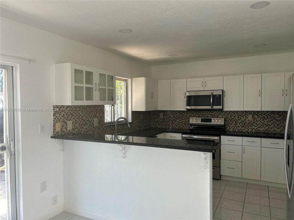 Recently Rented: $2,900 (3 beds, 2 baths, 1283 Square Feet)