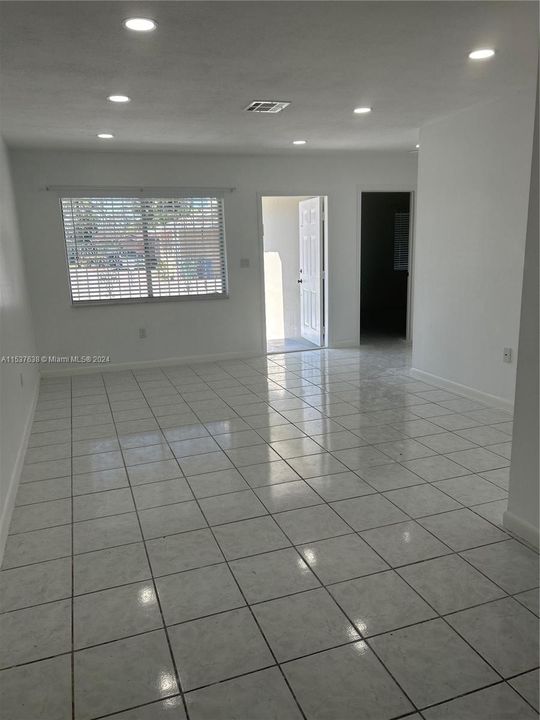 Recently Rented: $2,900 (3 beds, 2 baths, 1283 Square Feet)