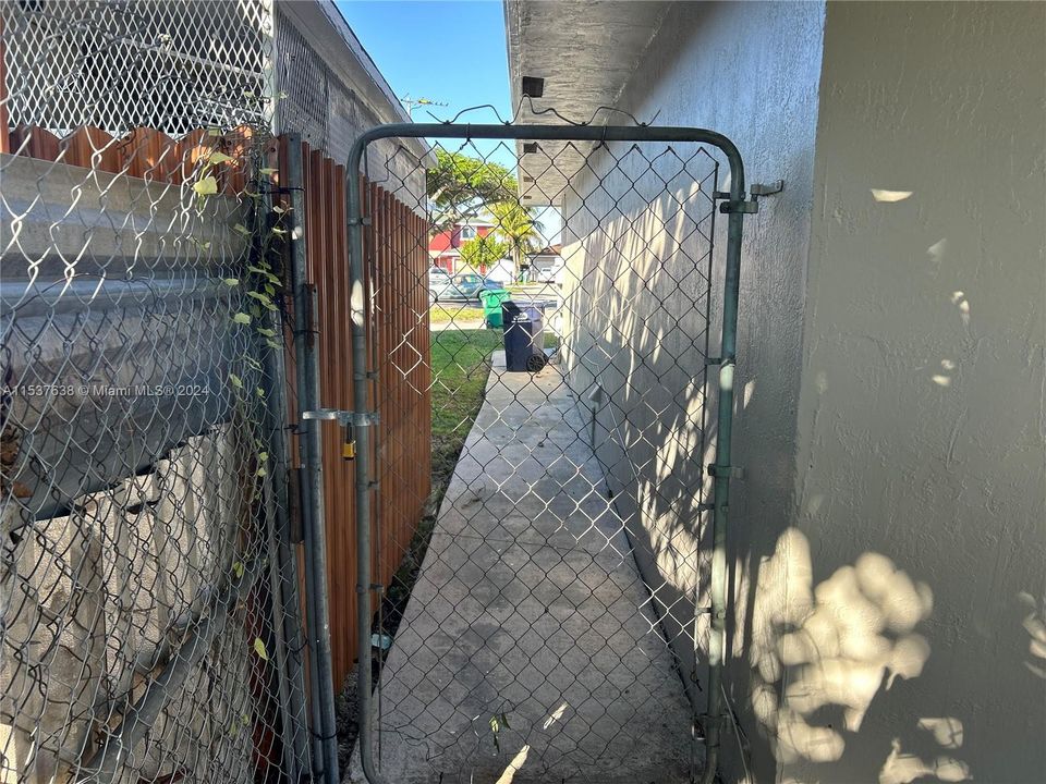 Recently Rented: $2,900 (3 beds, 2 baths, 1283 Square Feet)