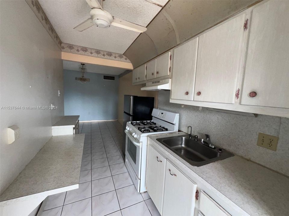 Recently Sold: $89,900 (1 beds, 1 baths, 775 Square Feet)