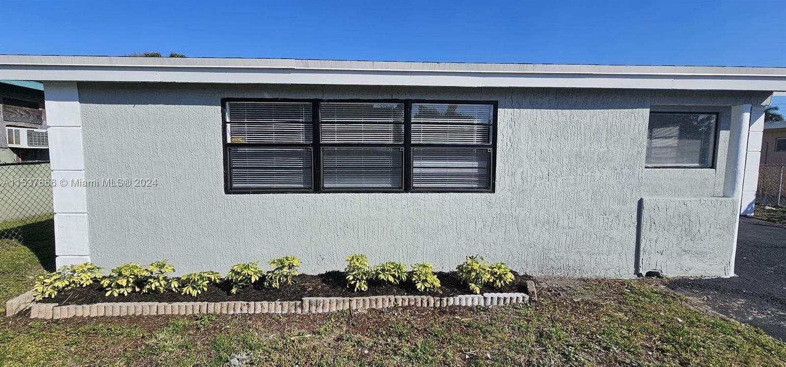 Recently Sold: $369,000 (3 beds, 1 baths, 1188 Square Feet)