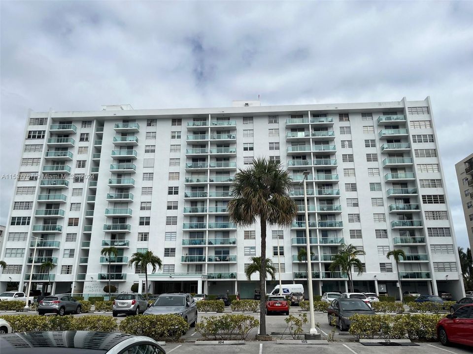 Recently Sold: $245,900 (1 beds, 1 baths, 790 Square Feet)
