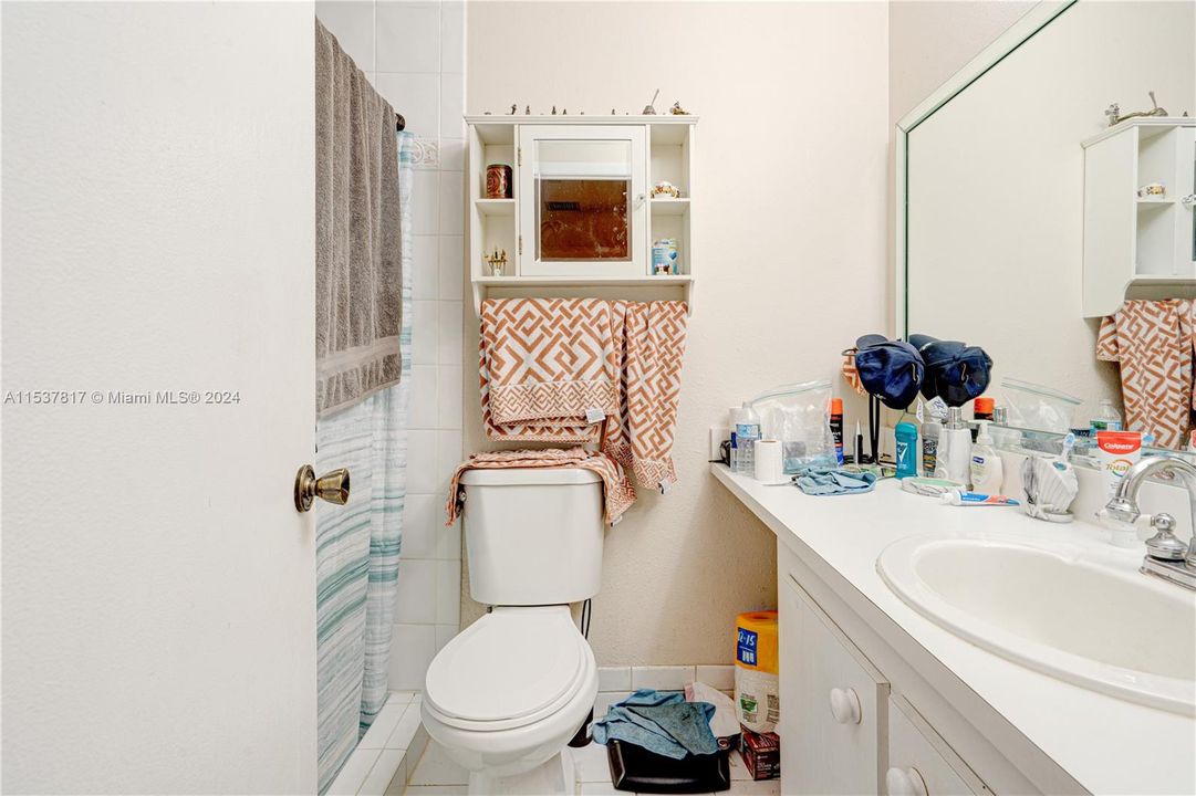 最近售出: $720,000 (4 贝兹, 3 浴室, 1770 平方英尺)