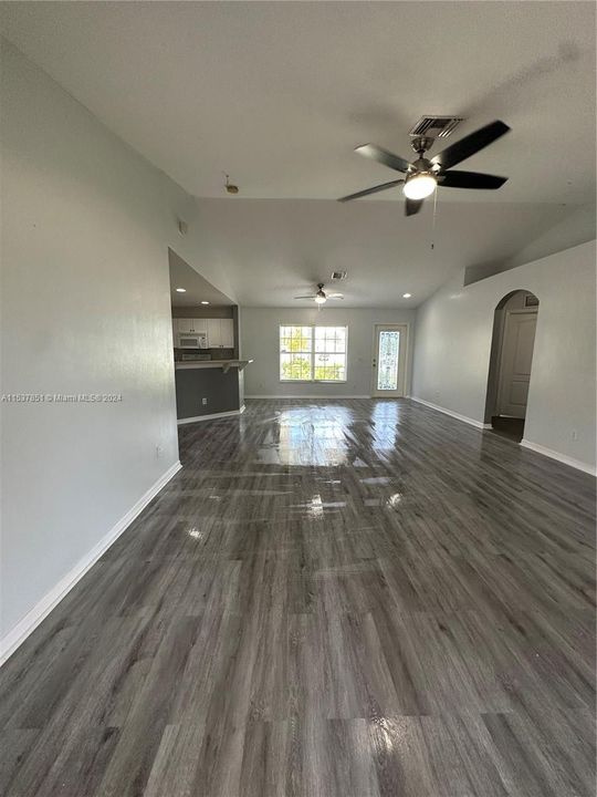 Recently Rented: $2,500 (3 beds, 2 baths, 1408 Square Feet)