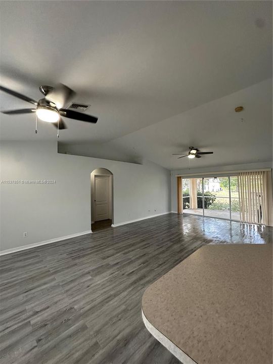 Recently Rented: $2,500 (3 beds, 2 baths, 1408 Square Feet)