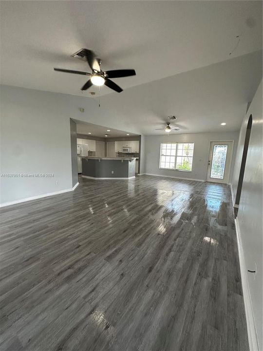 Recently Rented: $2,500 (3 beds, 2 baths, 1408 Square Feet)