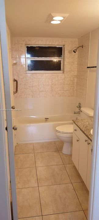 Active With Contract: $1,650 (1 beds, 1 baths, 840 Square Feet)